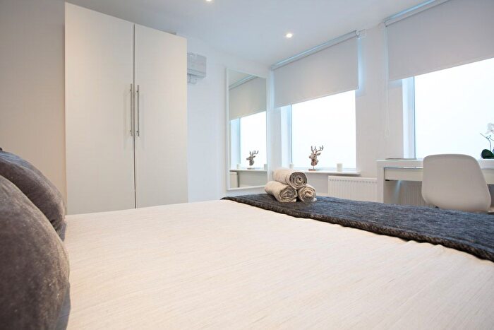 2 Bedroom Flat To Rent In Newington Butts, London, SE11