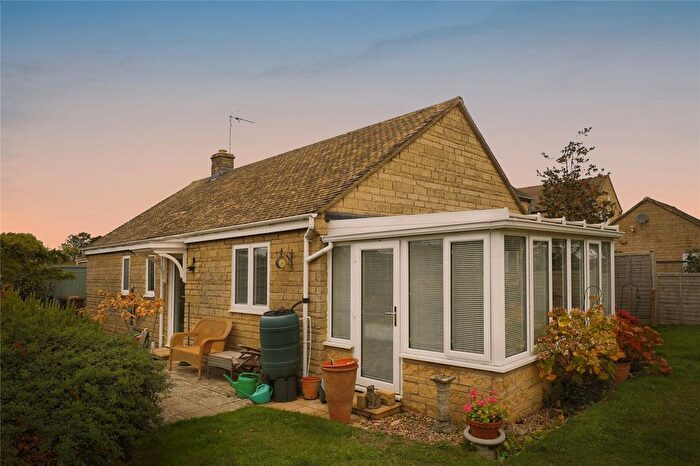 3 Bedroom Bungalow For Sale In Averill Close, Broadway, Worcestershire, WR12