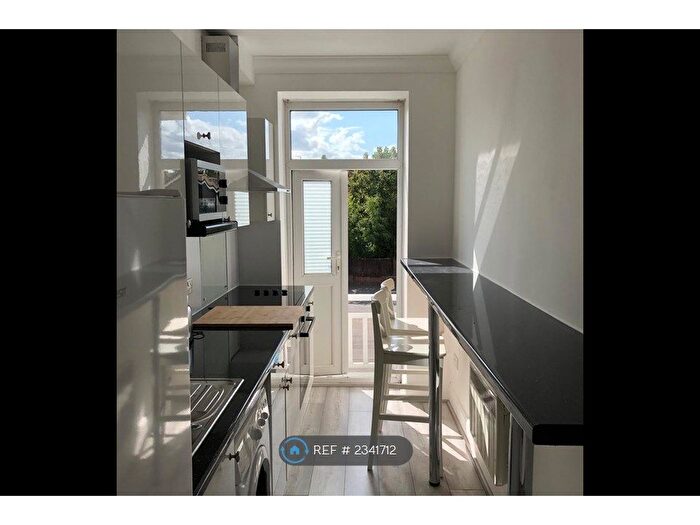 1 Bedroom Flat To Rent In Yew Tree Road, Slough, SL1
