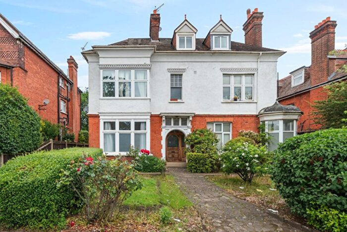 3 Bedroom Flat To Rent In West Hill, Wandsworth, London, SW15