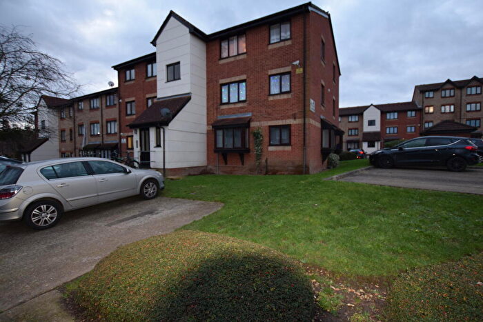 Studio To Rent In Magpie Close, Enfield, EN1