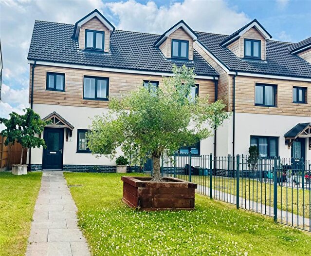 3 Bedroom Semi-Detached House For Sale In Manor Road, Ammanford, SA18
