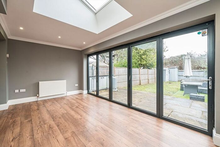 1 Bedroom Flat To Rent In Glebe Side, Twickenham, TW1