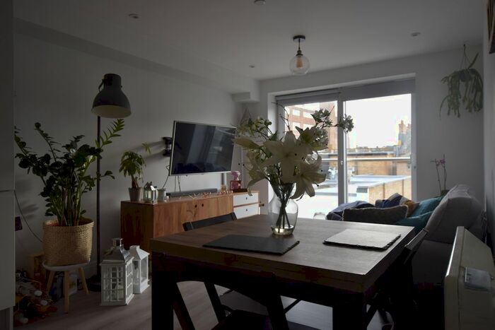 1 Bedroom Flat To Rent In Albert Road, Bournemouth, BH1