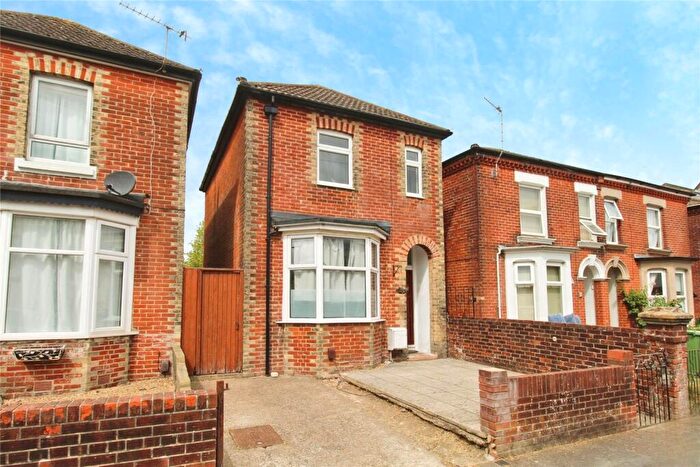 3 Bedroom Detached House For Sale In Aberdeen Road, Southampton, Hampshire, SO17