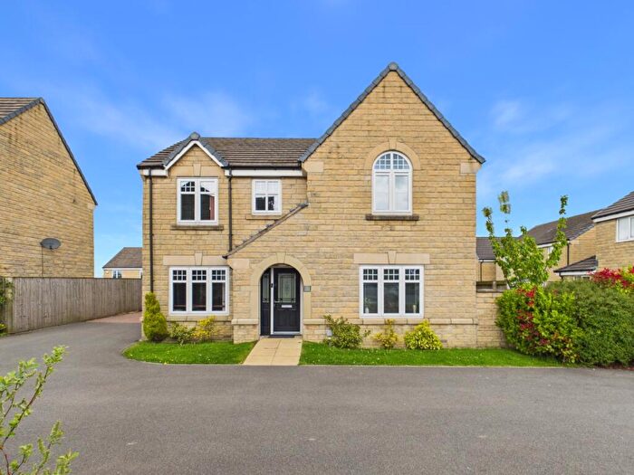 4 Bedroom Detached House For Sale In Pavilion View, Huddersfield, West Yorkshire, HD3