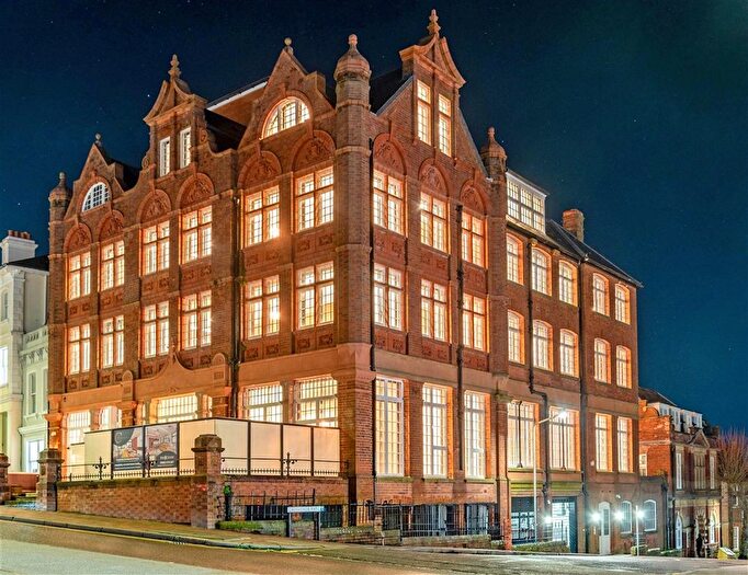 2 Bedroom Flat For Sale In Grosvenor Road, Tunbridge Wells, Kent, TN1