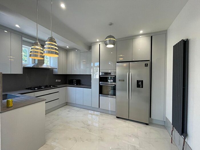 5 Bedroom Detached House To Rent In Cranbourne Gardens, Ilford, IG6