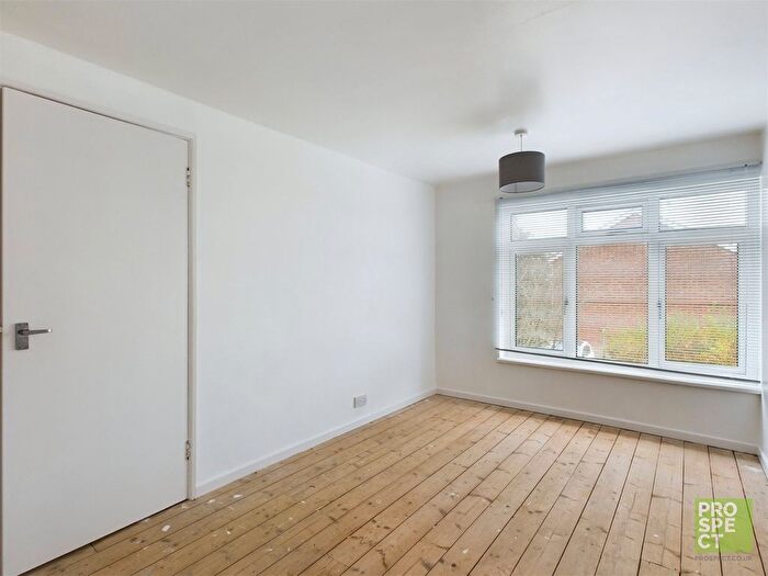 3 Bedroom Terraced House For Sale In The Chantrys, Farnham, Surrey, GU9