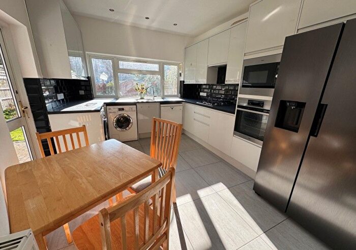 5 Bedroom Property To Rent In Chislehurst Avenue, Finchley, N12