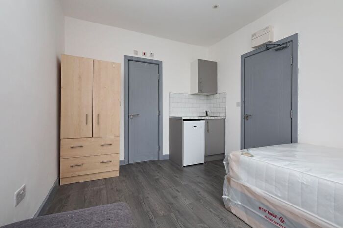 Studio To Rent In Engleheart Road, London, SE6