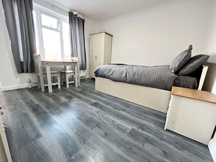 1 Bedroom Studio To Rent In Kingsley Road, Hounslow, TW3