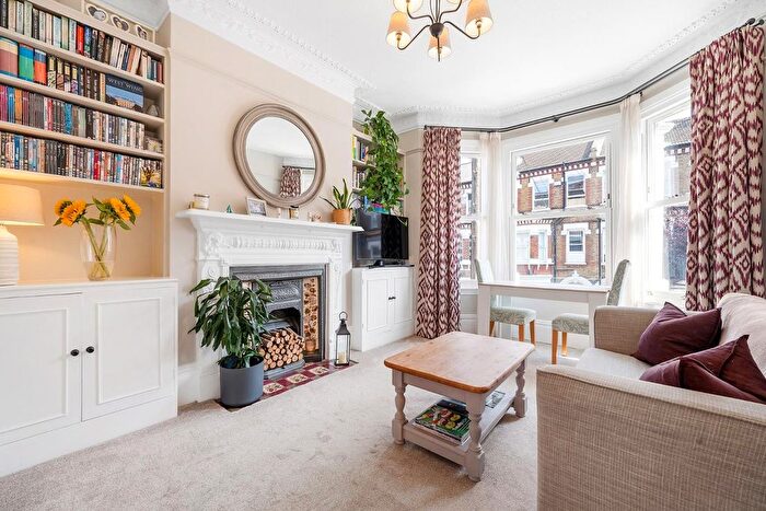 2 Bedroom Flat For Sale In Tremadoc Road, SW4