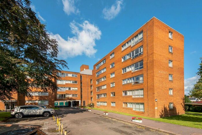 2 Bedroom Flat To Rent In Homefield Park, Sutton, SM1