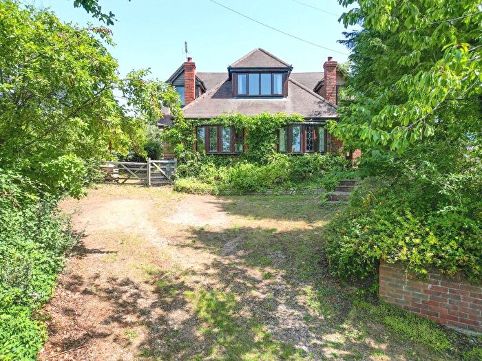 4 Bedroom Detached House For Sale In Gravel Hill, Emmer Green, RG4