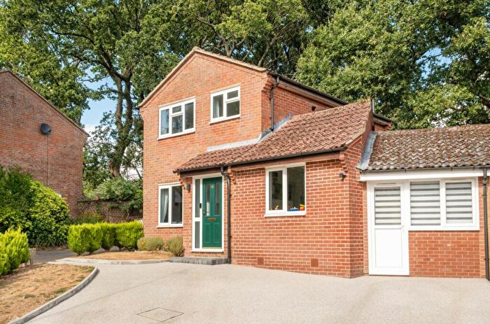 3 Bedroom Link Detached House For Sale In Kelburn Close, South Millers Dale, Chandler's Ford, SO53