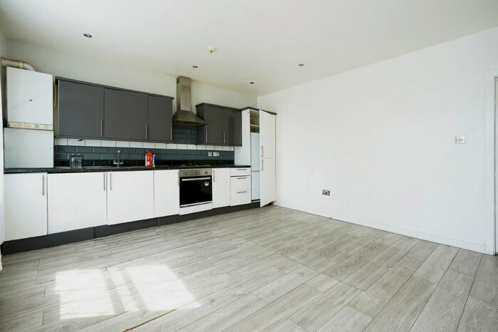 2 Bedroom Flat To Rent In - Tanners Hill, London, SE8