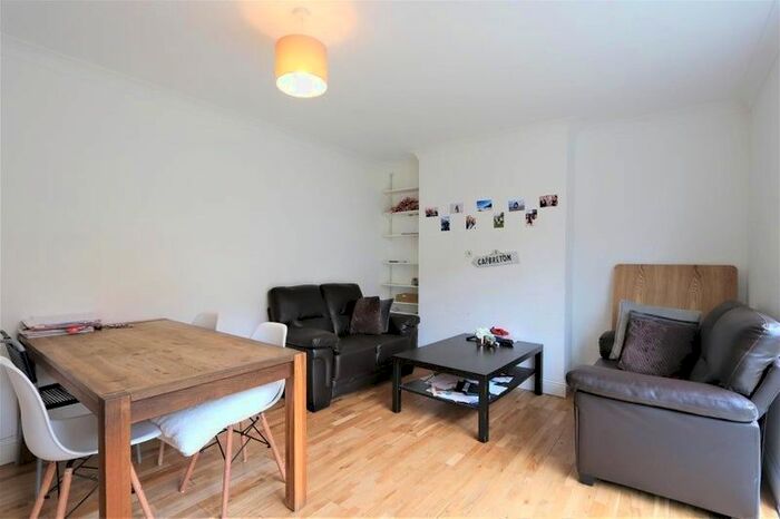 4 Bedroom Maisonette To Rent In Chamberlain House, Cable Street, London, E1