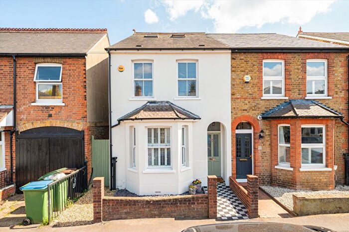 4 Bedroom Semi-detached House For Sale In Elmgrove Road, Weybridge, KT13