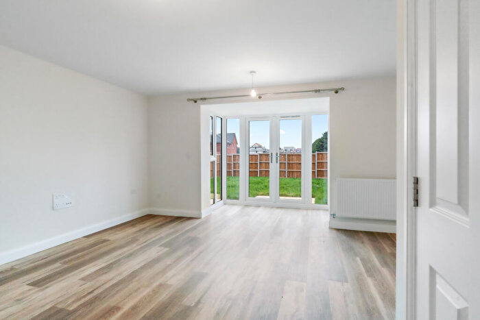 4 Bedroom Semi-Detached House To Rent In Chase Close, Rackheath, NR13