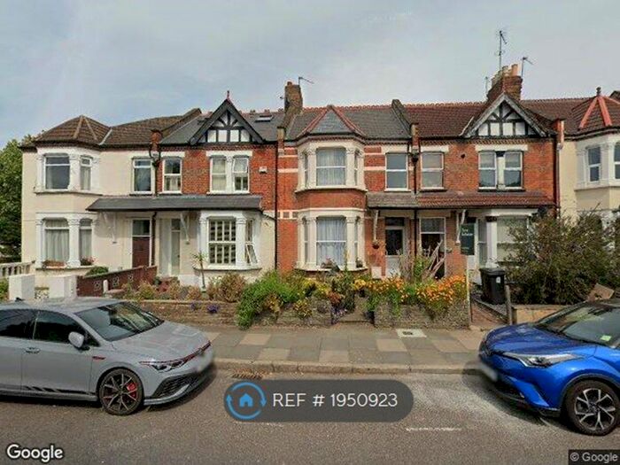 1 Bedroom Flat To Rent In Hounslow Road, Twickenham, TW2