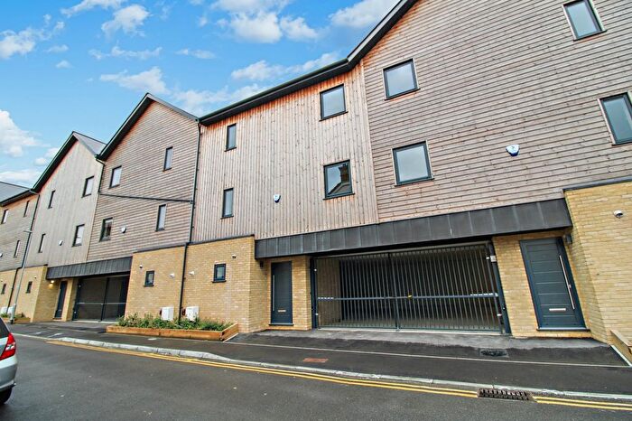 2 Bedroom Town House To Rent In Alfred Road, Gravesend, Kent, DA11