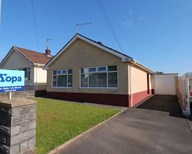 3 Bedroom Detached Bungalow For Sale In Pentremeurig Road, Carmarthen, SA31