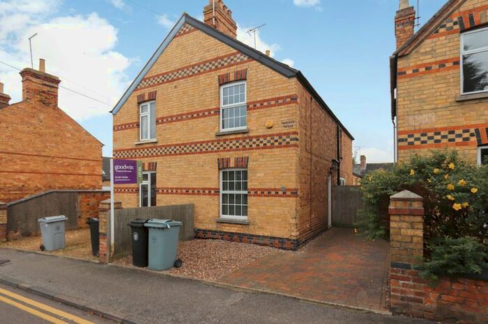 3 Bedroom Semi-Detached House To Rent In Radcliffe Road, Stamford, PE9