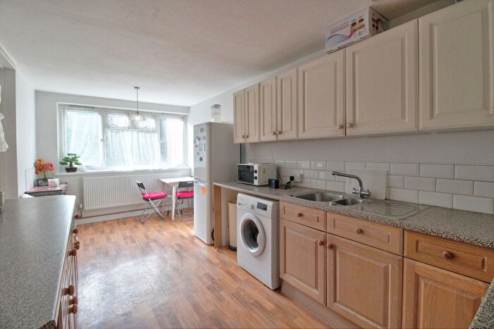 2 Bedroom Flat For Sale In Lower Meadow, Harlow, CM18