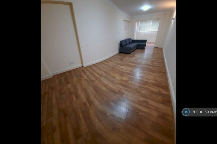 2 Bedroom Maisonette To Rent In The Masons, Gerrards Cross, SL9