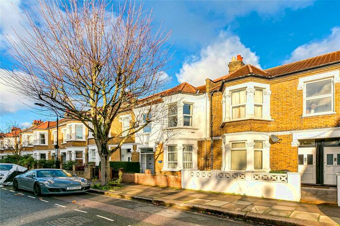 2 Bedroom Flat To Rent In Eynham Road, London, W12