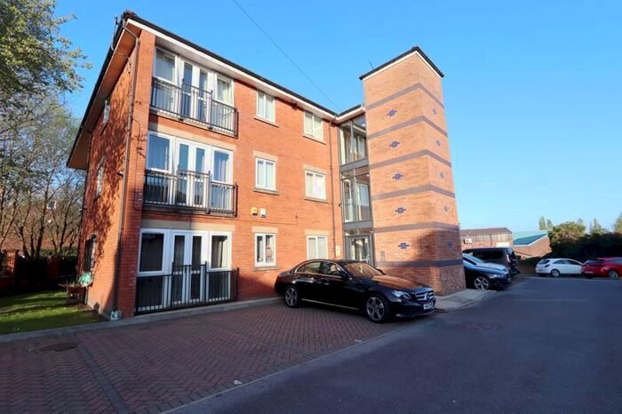 2 Bedroom Flat To Rent In Greengate Lane, Prestwich, Manchester, M25