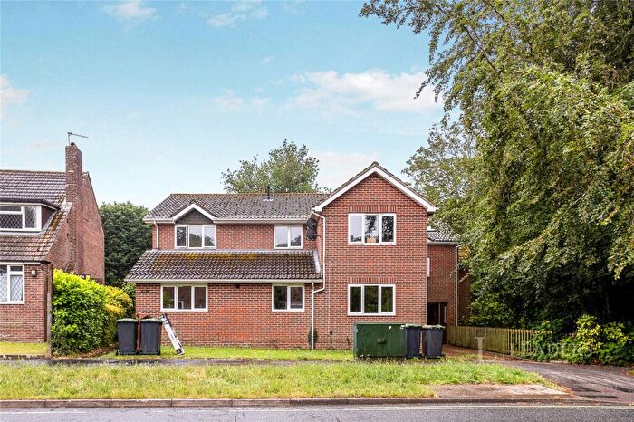 2 Bedroom Flat To Rent In Highfield Avenue, Waterlooville, Hampshire, PO7