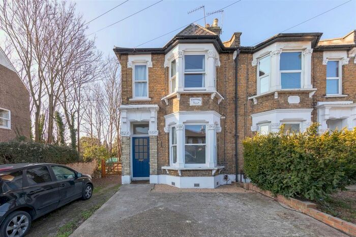 2 Bedroom Flat To Rent In Stanhope Road, London, E17