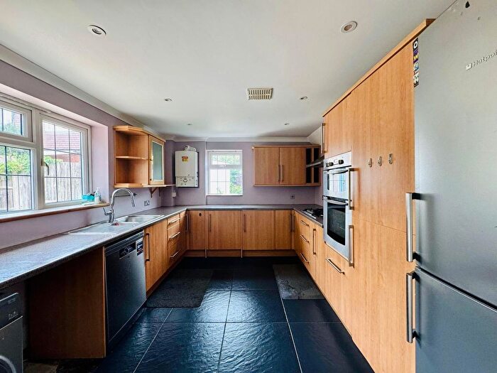 3 Bedroom Semi-Detached House To Rent In Prestwick Road, Watford, WD19