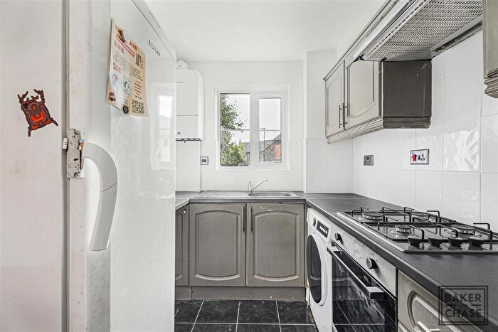 1 Bedroom Flat To Rent In Gladbeck Way, Enfield, EN2