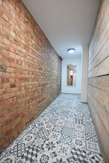 6 Bedroom Apartment To Rent In Woodville Road, Cathays, CF24