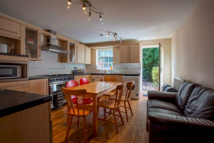4 Bedroom House Of Multiple Occupation To Rent In Wren Close, Loughborough, LE11
