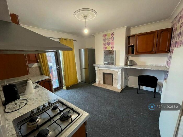 4 Bedroom End Of Terrace House To Rent In Hudds Hill Gardens, Bristol, BS5