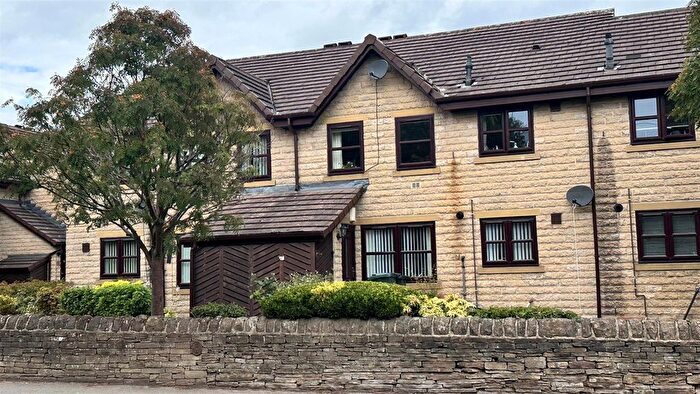 2 Bedroom Flat For Sale In Dunkhill Croft, Idle, Bradford, BD10