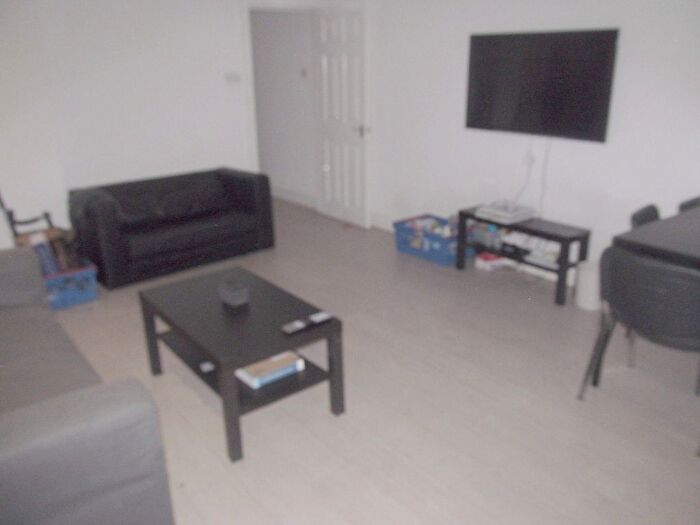 6 Bedroom Terraced House To Rent In Norris Road, Reading, RG6