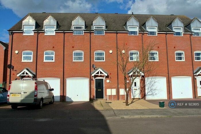 4 Bedroom Terraced House To Rent In Lime Street, Rushden, NN10