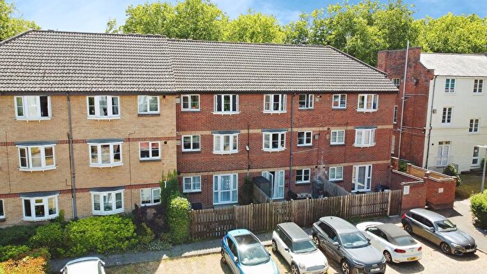 1 Bedroom Flat For Sale In Muirfield Close, Reading, RG1