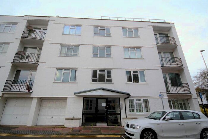 2 Bedroom Flat To Rent In Hyde Road, Eastbourne BN21