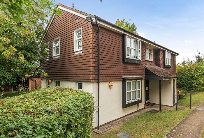 Studio For Sale In Doveney Close, Orpington, BR5
