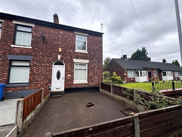2 Bedroom End Of Terrace House To Rent In Farm Street, Heywood, Greater Manchester, OL10