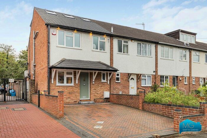 4 Bedroom End Of Terrace House To Rent In Trent Gardens, London, N14
