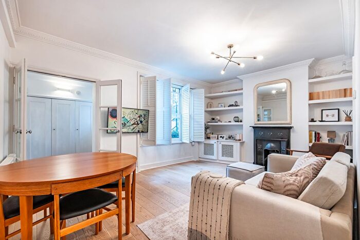 2 Bedroom Flat For Sale In Kempsford Gardens, London, SW5