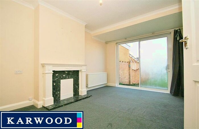 3 Bedroom Semi-Detached House To Rent In Hamilton Road, Hayes, UB3