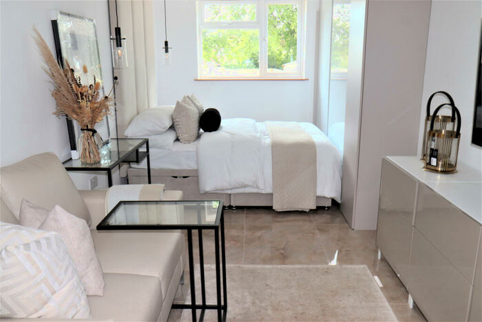 1 Bedroom Flat To Rent In Halfway Avenue, LU4
